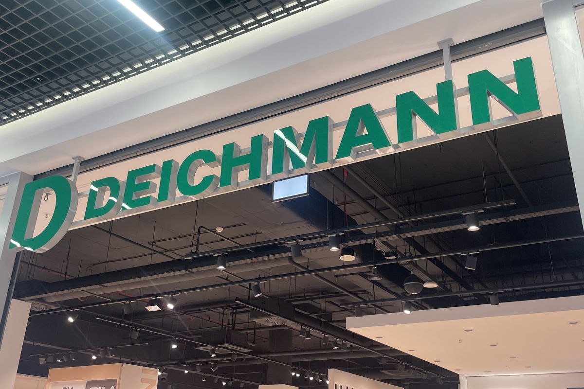 Beżowe sneakersy z Deichmanna