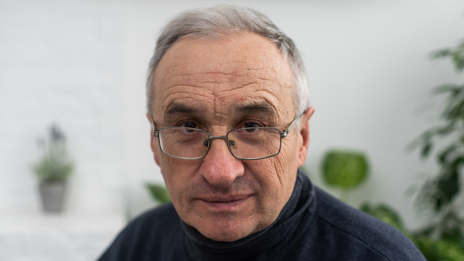 poważny mężczyzna