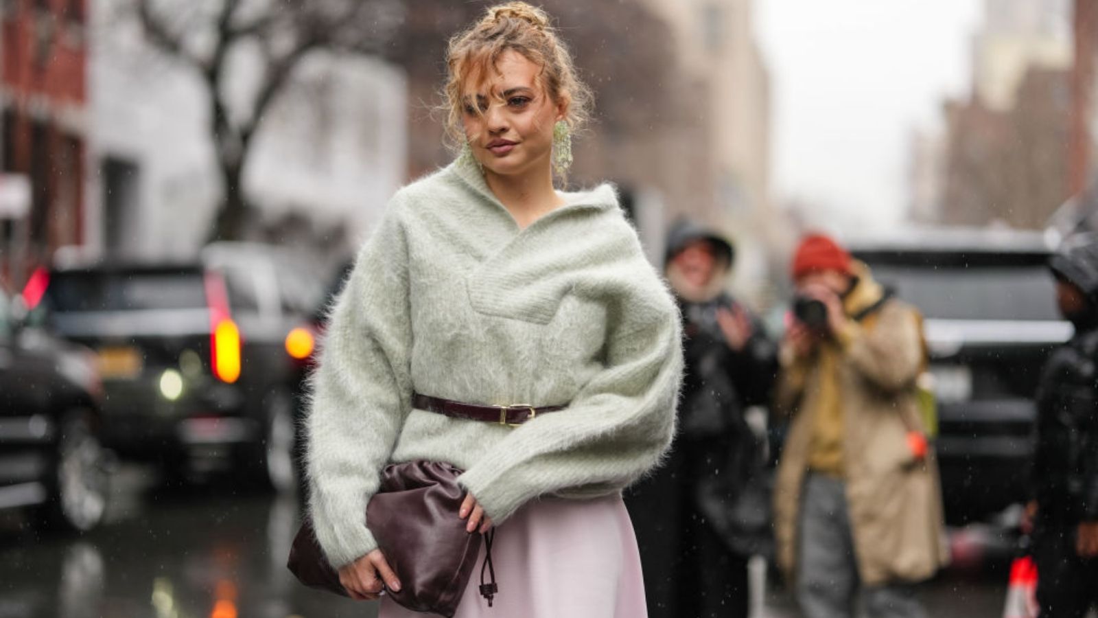 Szałwiowy sweter