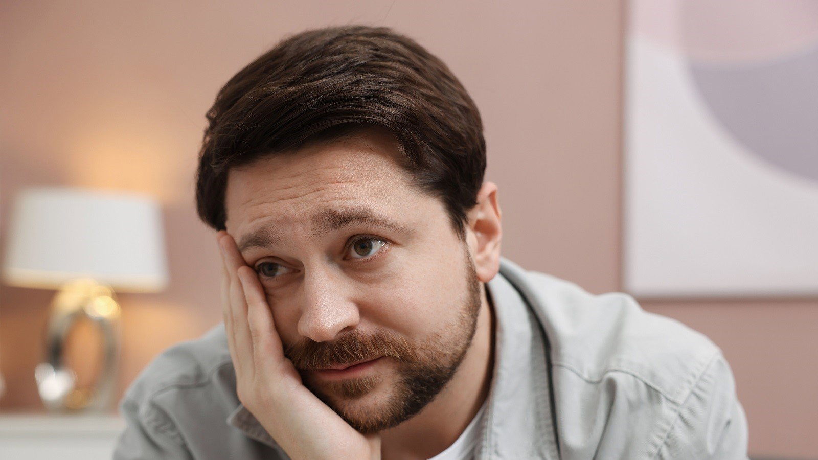 zmartwiony mężczyzna