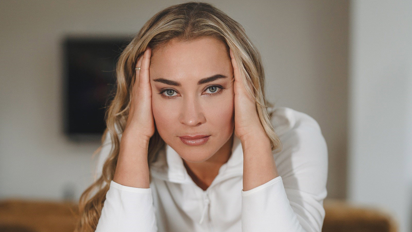 zmartwiona kobieta