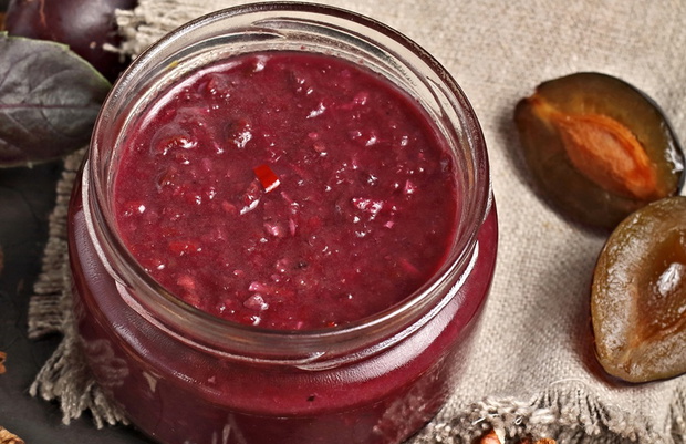 konfitura śliwkowa z orzechami