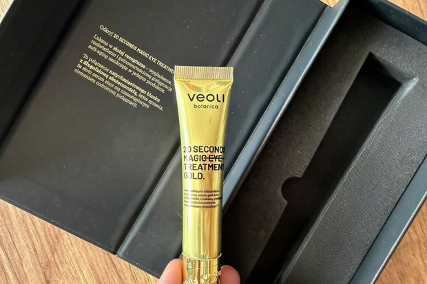 Veoli Botanica - rozświetlające serum pod oczy ze złotym mikropigmentem 