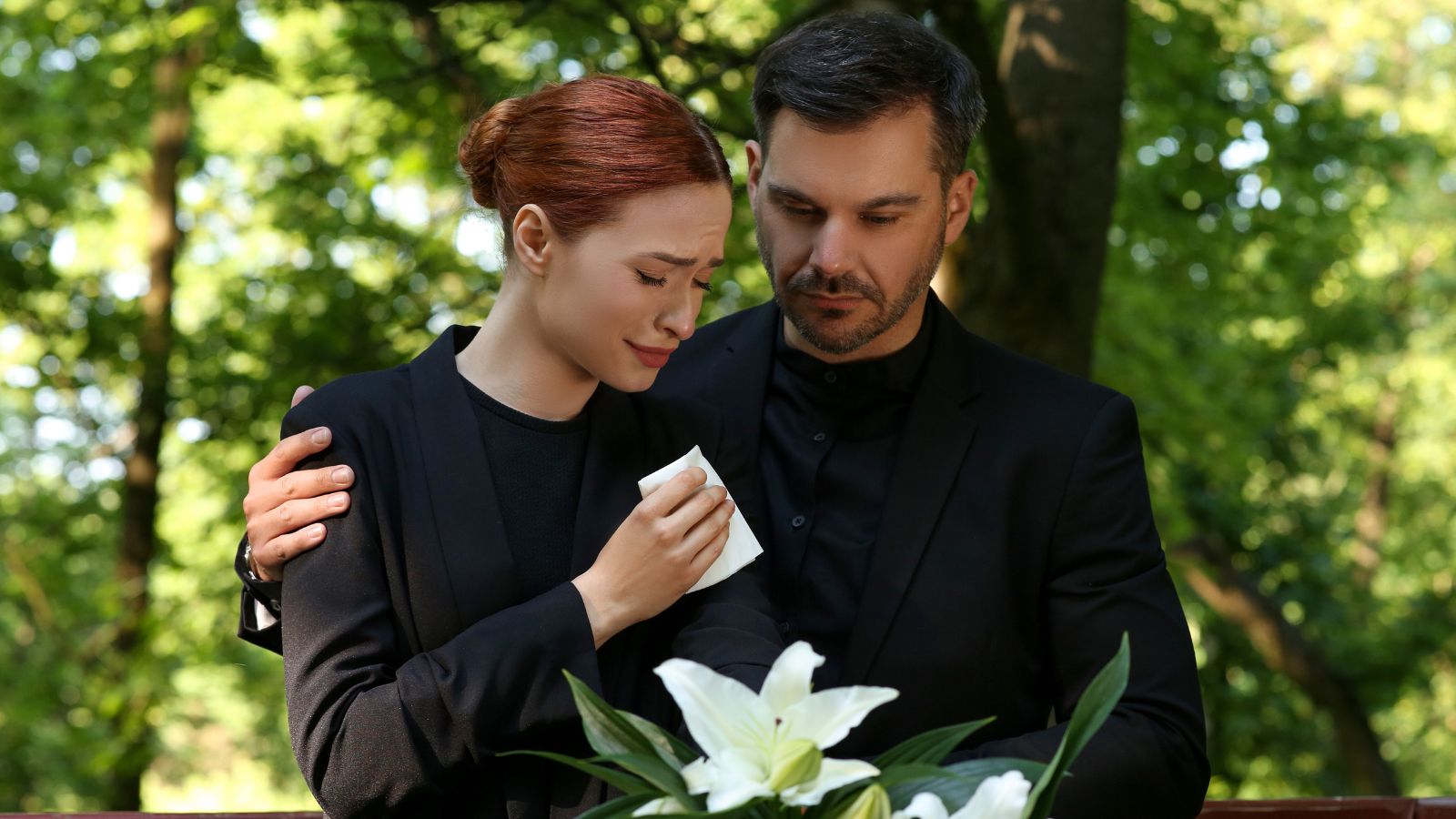Para płacze w żałobie