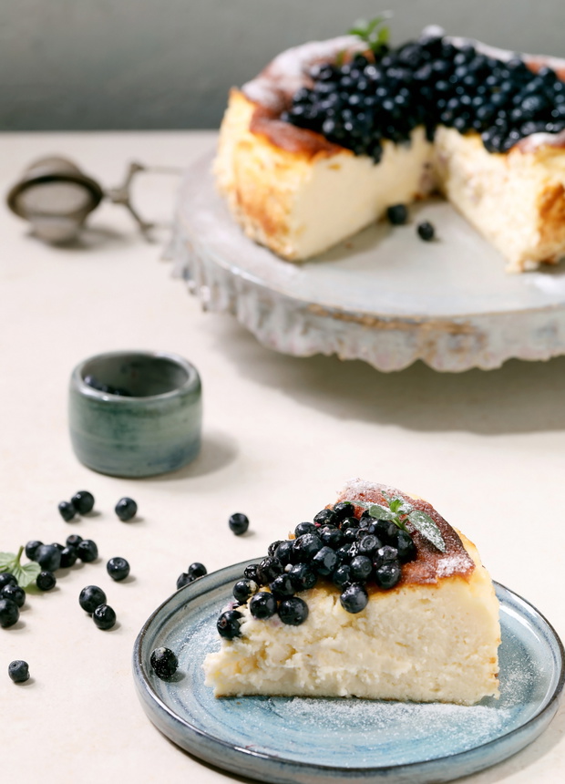 sernik z mascarpone i borówkami