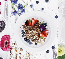 Risotto sezonowe, granola owocowa, mus kokosowy