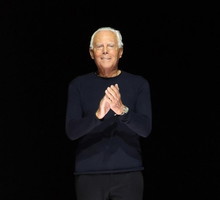 Giorgio Armani w 2016 roku na pokazie kolekcji jesienno-zimowej
