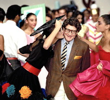 Yves Saint Laurent na pokazie z modelkami