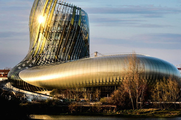 Muzeum Wina La Cité du Vin we francuskim Bordeaux