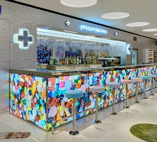Nowa restauracja Pharmacy 2 w Londynie, którą zaprojektował artysta Damien Hirst