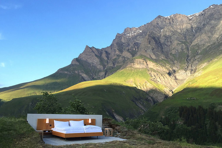 Hotel bez ścian i sufitu w szwajcarskim kantonie Graubünden