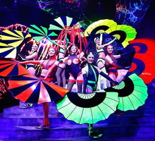 Jean Paul Gaultier zaprojektował kostiumy do spektaklu w berlińskim Friedrichstadt-Palast.