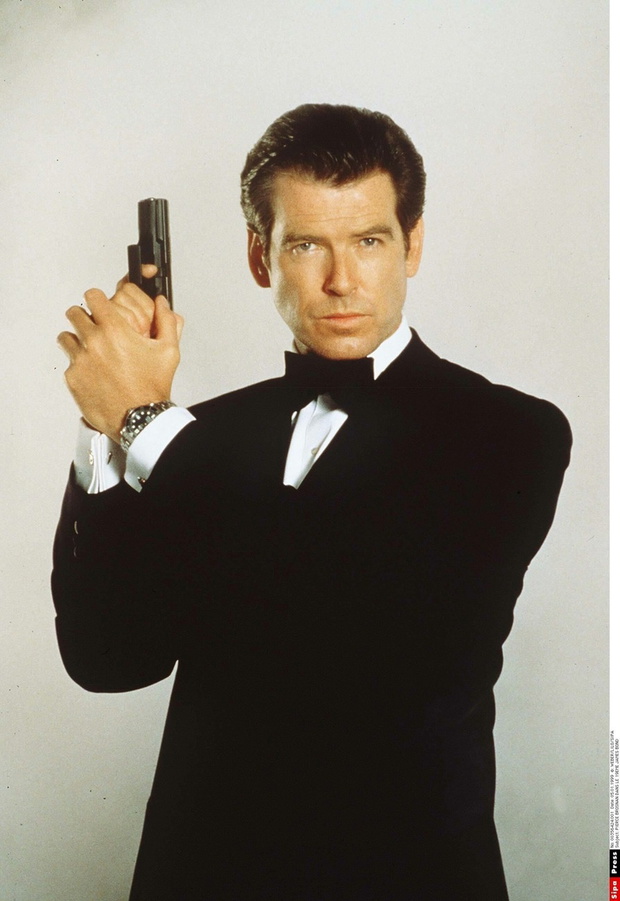 ROGER MOORE - JAMES BOND