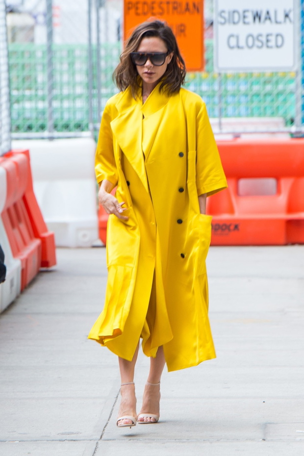 Victoria Beckham w ?ó?tym p?aszczu