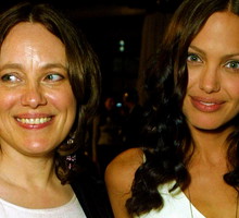 Angelina Jolie, Marcheline Bertrand, main topic