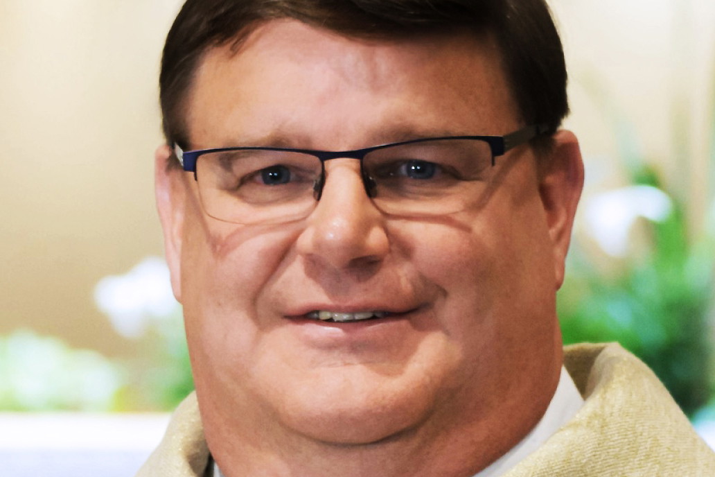 Ksiądz Gregory Greiten z Wisconsin jest gejem. Coming out księdza z USA