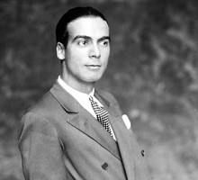 Kiedy urodził się Cristóbal Balenciaga?