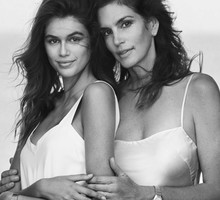 Kaia Gerber i jej matka Cindy Crawford w reklamie zegarków Omega