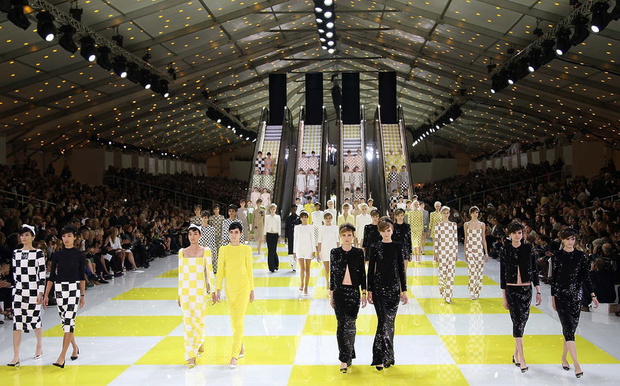pokaz-domu-mody-louis-vuitton-na-wiosne-2013-353324-GALLERYBIG-dc1a853