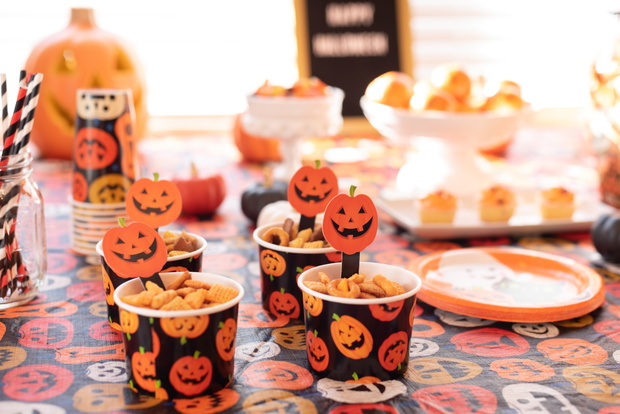 Halloween party table