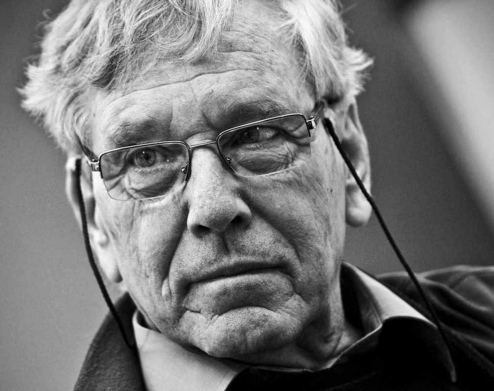 Amos Oz nie żyje