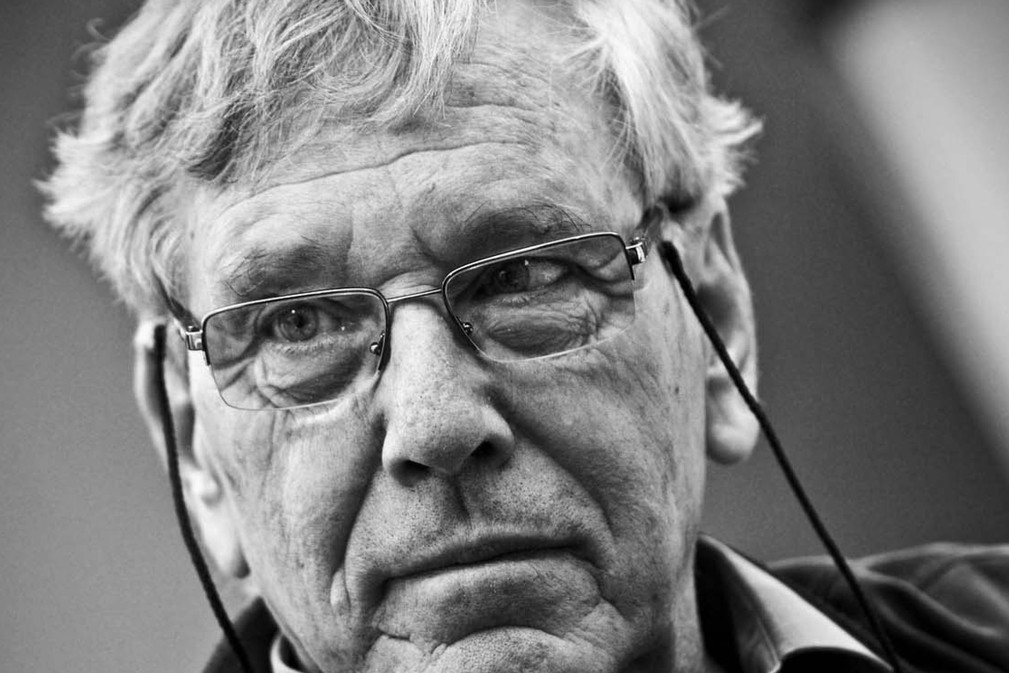 Amos Oz nie żyje