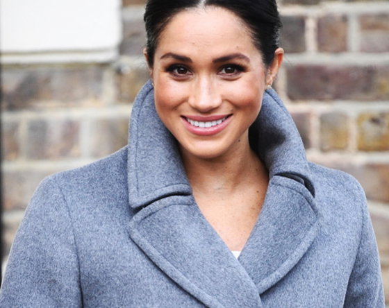 Księżna Meghan w zaawansowanej ciąży na spotkaniu w Brinsworth House. Spodziewa się bliźniąt?