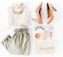 capsule wardrobe, ubrania, szafa, komplety