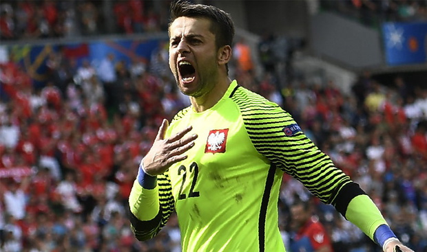 lukasz-fabianski-w-zoltej-koszulce-366033-GALLERYBIG-370339f