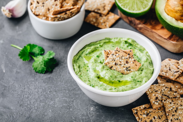 Avocado dip with cilantro and lime