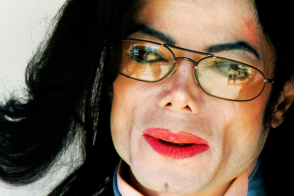 Michael Jackson molestował, nosił peruki i był królem popu