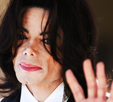 Michael Jackson molestował, nosił peruki i był królem popu