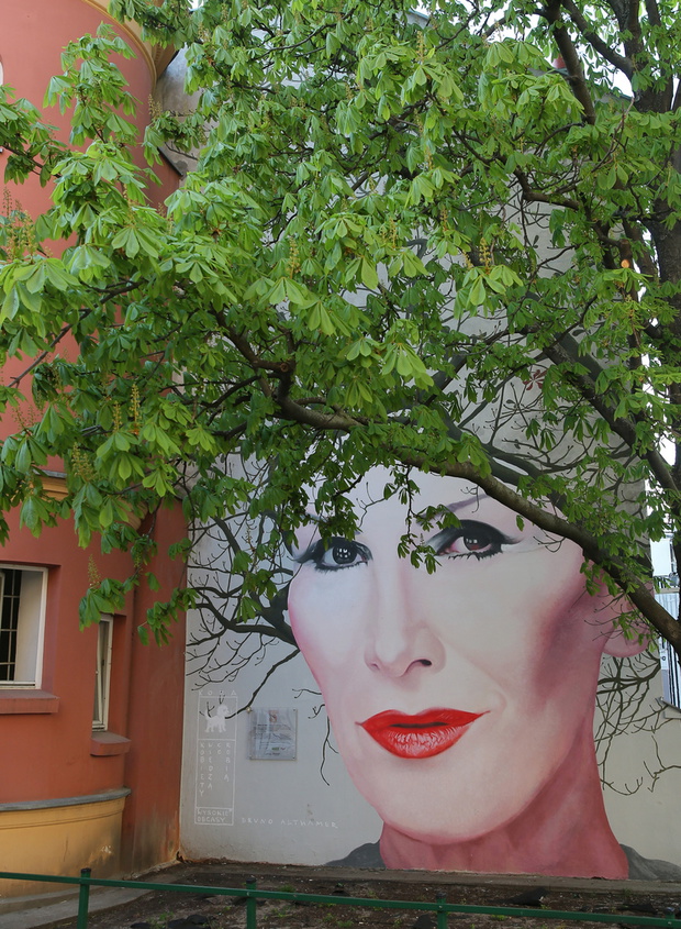 Mural Kory w zieleni