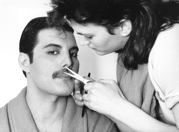 freddie-mercury-queen-roznicza-smierci-393041-GALLERYBIG-ef4e7be