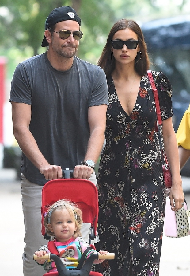 Irina Shayk i Bradley Cooper spaceruj? z córk?