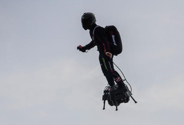 Franky Zapata testuje Flyboard
