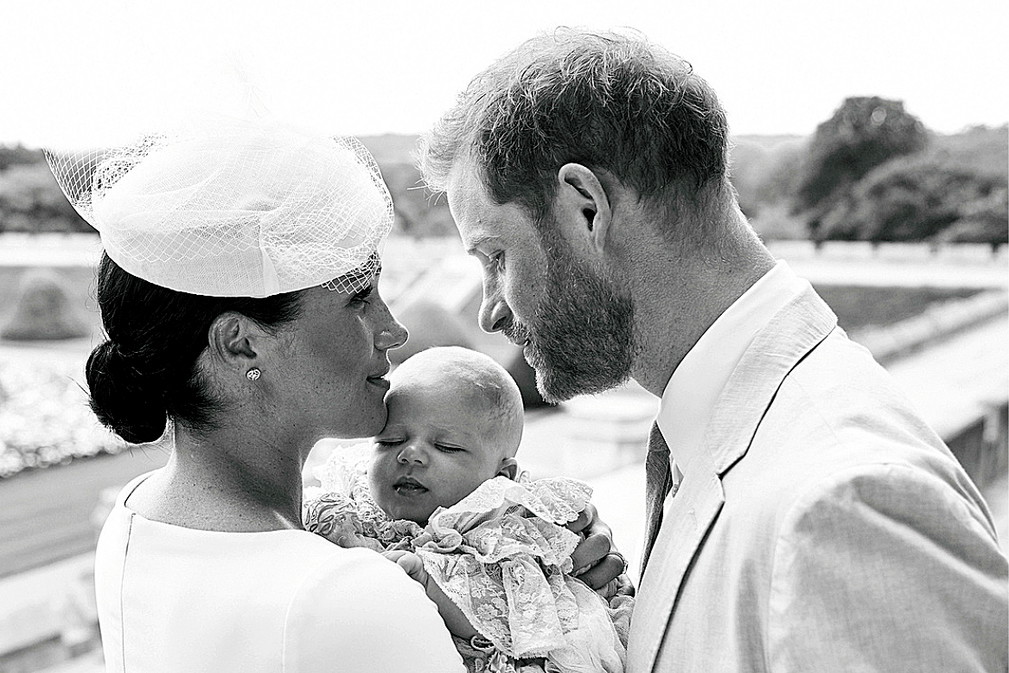 harry 2.jpgArchie Harrison Mountbatten-Windsor, chrzest Archiego oficjalne zdjęcie, księżna Meghan, książę Harry