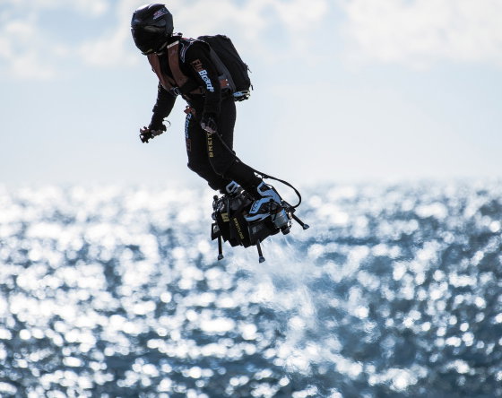 Franky Zapata na flyboardzie