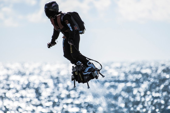 Franky Zapata na flyboardzie
