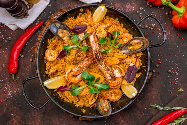 paella with seafood