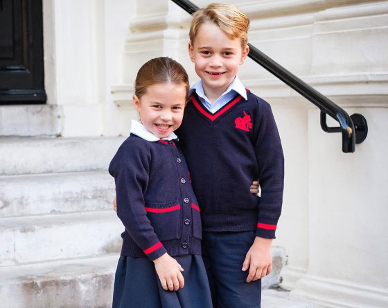 książę George i księżniczka Charlotte szkolna fotografia, oficjalne zdjęcia brytyjskiej rodziny królewskiej