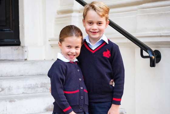 książę George i księżniczka Charlotte szkolna fotografia, oficjalne zdjęcia brytyjskiej rodziny królewskiej