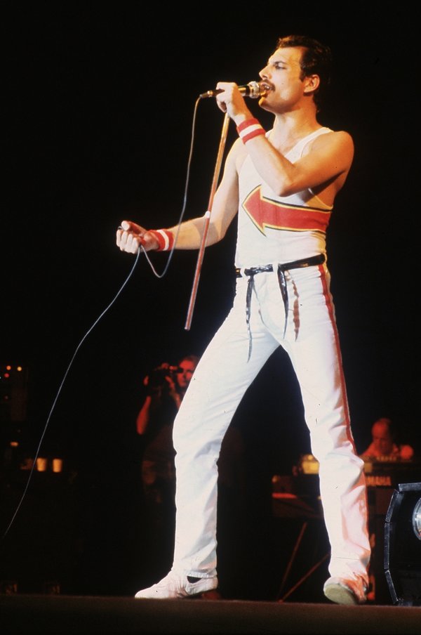 freddie-mercury-queen-roznicza-smierci-393038-GALLERY600-a4da4d4