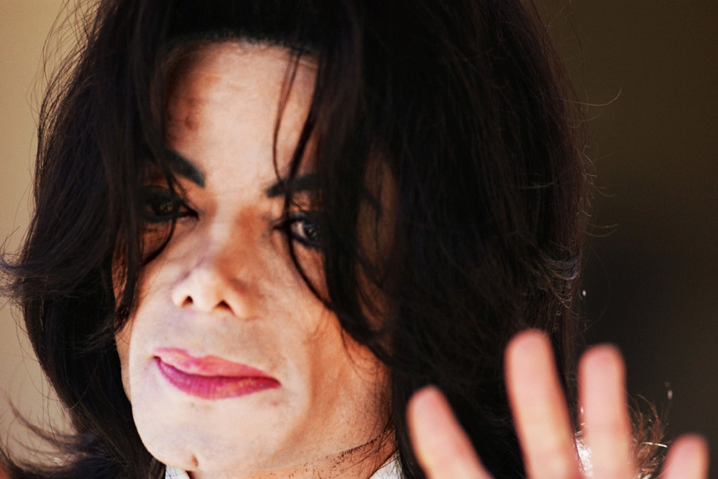 Michael Jackson molestował, nosił peruki i był królem popu
