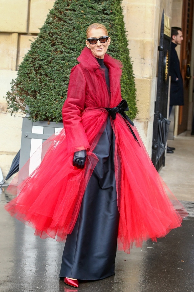 Celine Dion w czerwonym p?aszczu