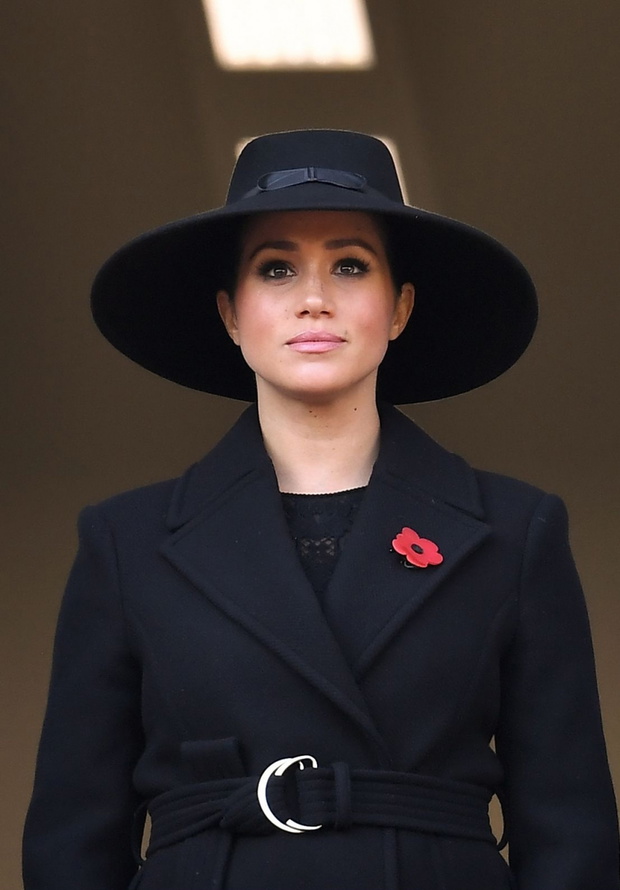 Rodzina krÛlewska na Royal British Legion Festival of Remembrance w Londynie