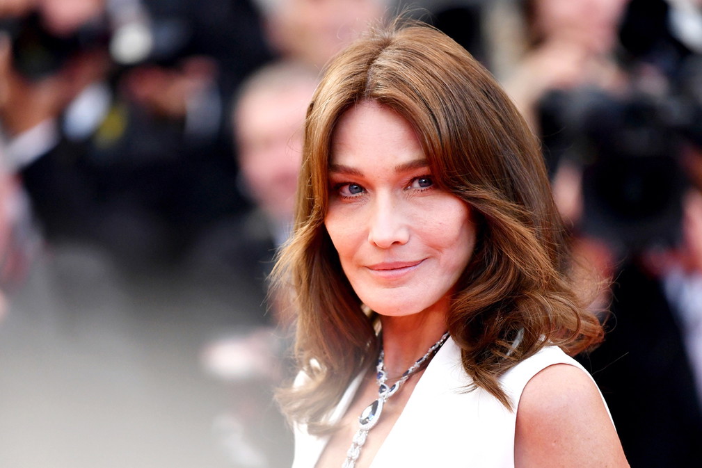 51-letnia Carla Bruni powraca w świątecznej reklamie Burberry