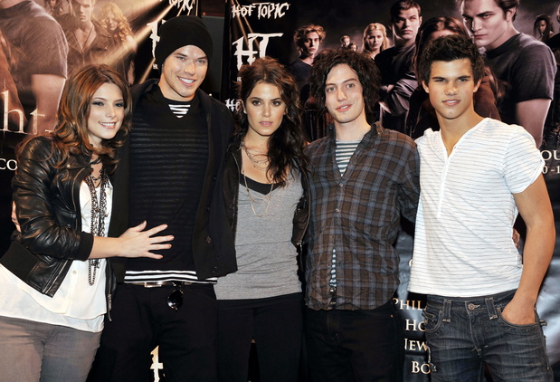 "Twilight" Cast & Paramore "Lost Show" Performance at Hot Topic