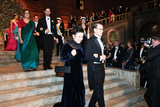 OLGA TOKARCZUK KRÓLEWSKI BANKIET