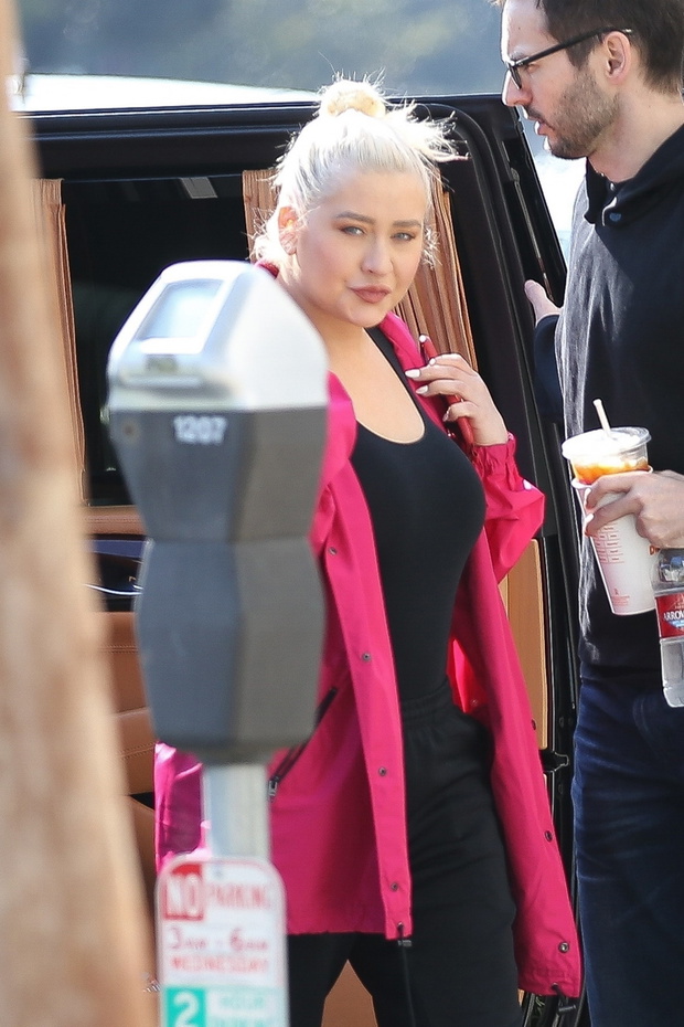 Christina Aguilera w kurtce Balenciaga